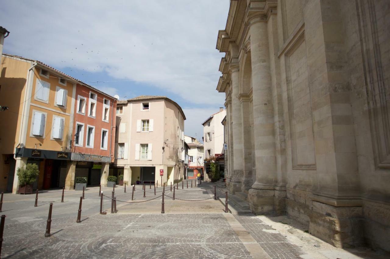 Appartement Spacieux Rochereau LʼIsle-sur-la-Sorgue Exterior foto